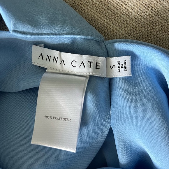 Anna Cate Asymmetrical Blouse - Picture 3 of 3